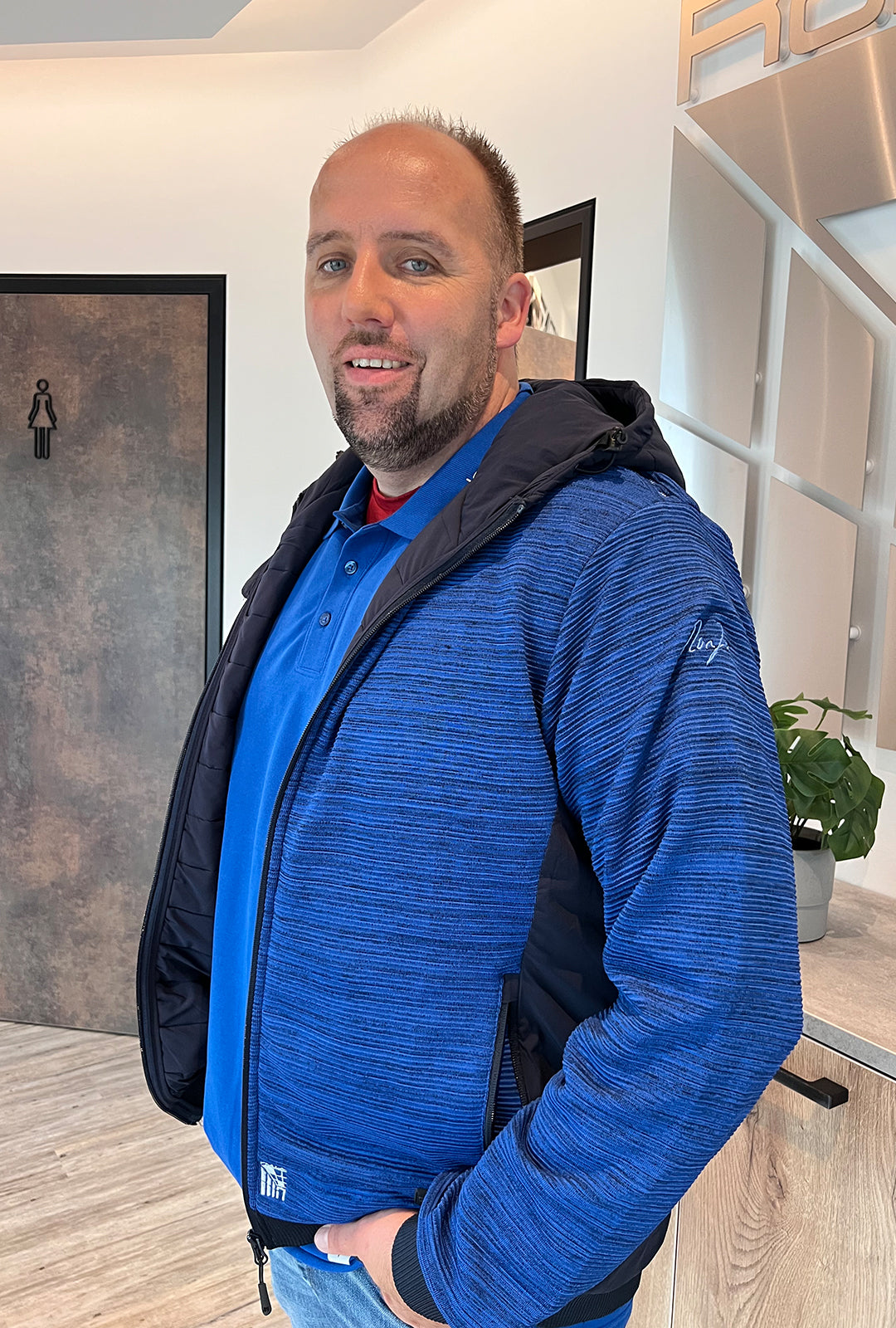 Kapuzenhybridjacke