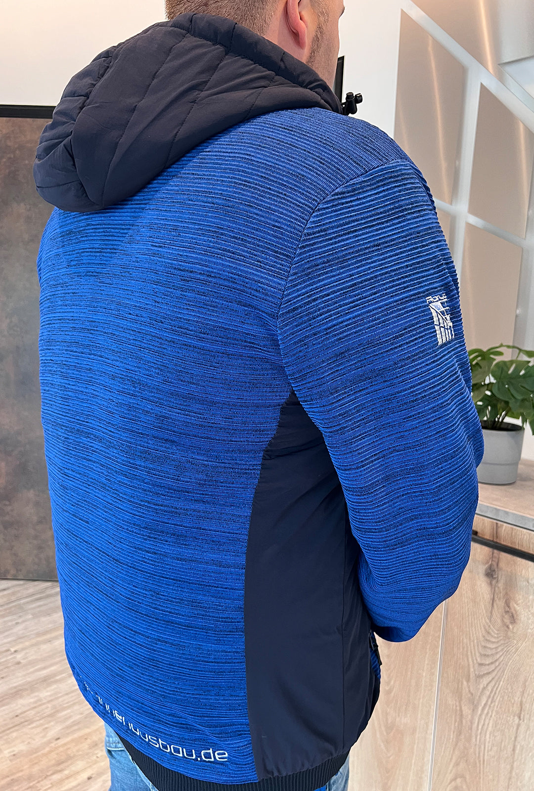 Kapuzenhybridjacke